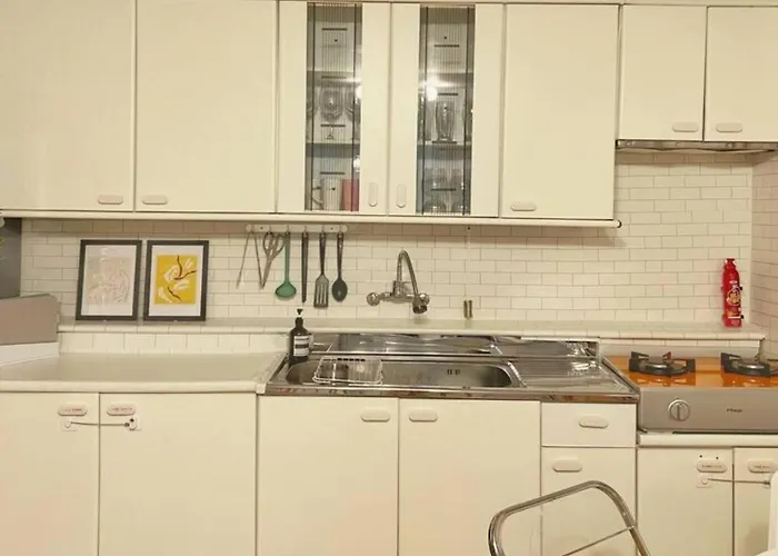 Spacious 3br Near Yeouido, Up To 10, 5 Min Metro Apartment