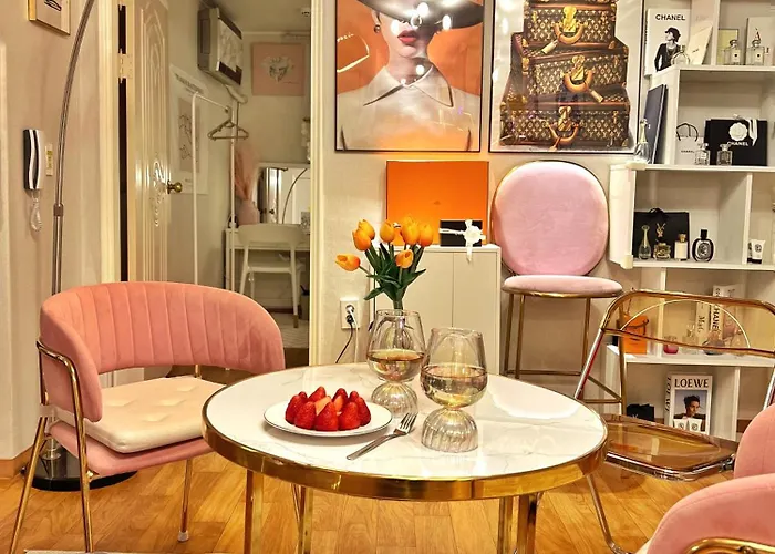 Apartment Spacious 3br Near Yeouido, Up To 10, 5 Min Metro