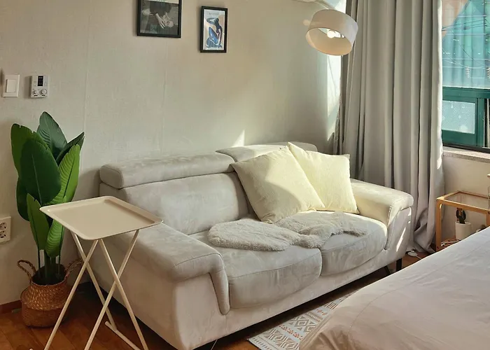 Spacious 3br Near Yeouido, Up To 10, 5 Min Metro Apartment Seoul