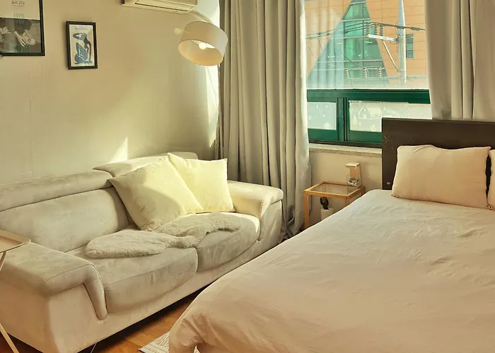 Apartment Spacious 3br Near Yeouido, Up To 10, 5 Min Metro Seoul