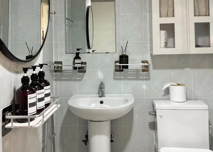 Spacious 3br Near Yeouido, Up To 10, 5 Min Metro