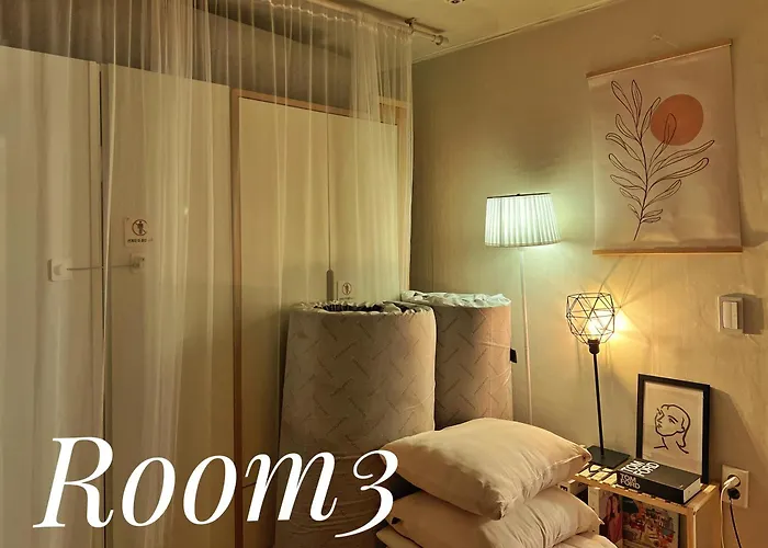 Spacious 3br Near Yeouido, Up To 10, 5 Min Metro Seoul