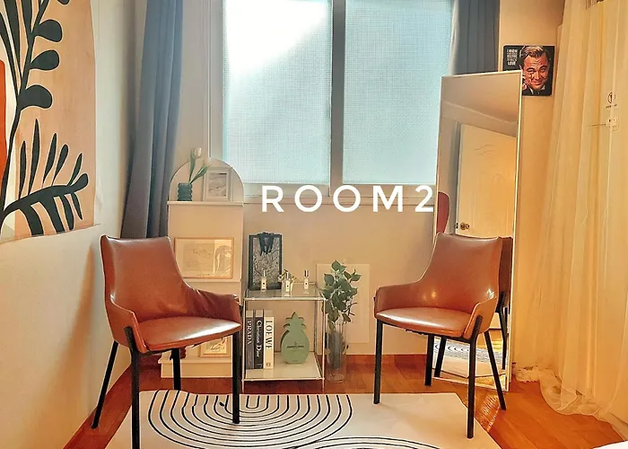 Spacious 3br Near Yeouido, Up To 10, 5 Min Metro Apartment *