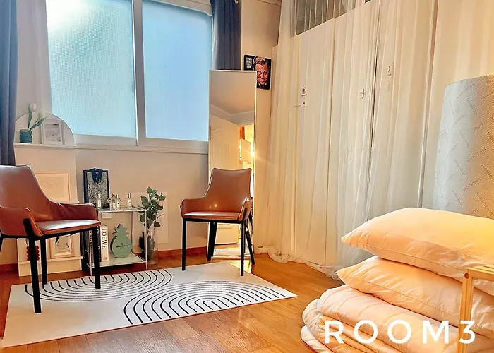 Spacious 3br Near Yeouido, Up To 10, 5 Min Metro *
