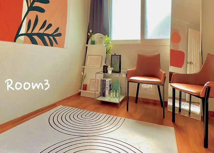 Spacious 3br Near Yeouido, Up To 10, 5 Min Metro Apartment *