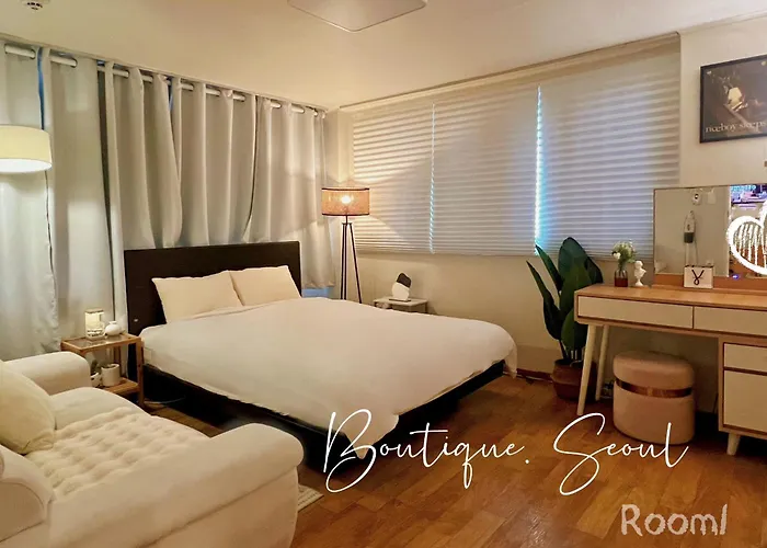Spacious 3br Near Yeouido, Up To 10, 5 Min Metro Apartment Seoul