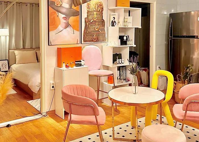 Spacious 3br Near Yeouido, Up To 10, 5 Min Metro