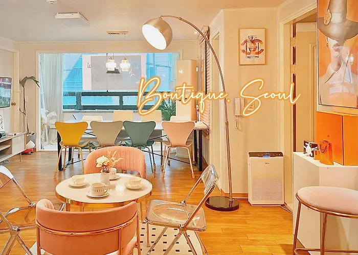 Spacious 3br Near Yeouido, Up To 10, 5 Min Metro Apartment