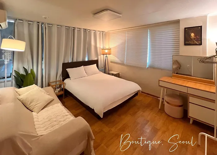 Spacious 3br Near Yeouido, Up To 10, 5 Min Metro *