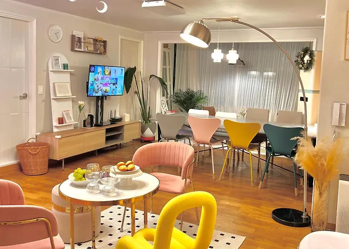 Spacious 3br Near Yeouido, Up To 10, 5 Min Metro *