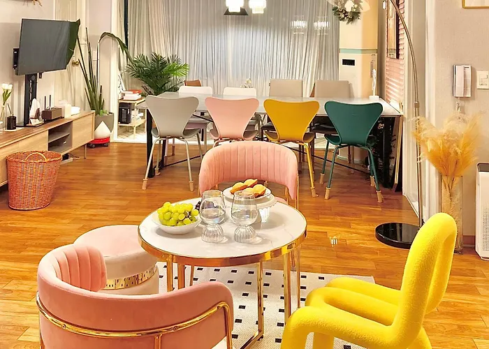 Spacious 3br Near Yeouido, Up To 10, 5 Min Metro Apartment