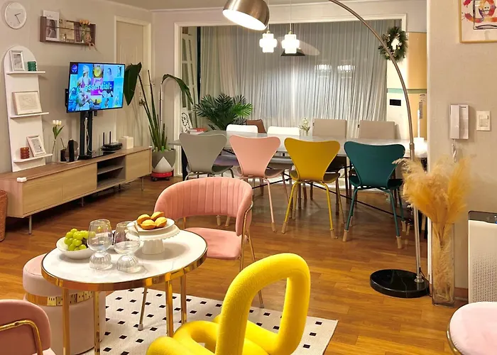 Spacious 3br Near Yeouido, Up To 10, 5 Min Metro * Seoul